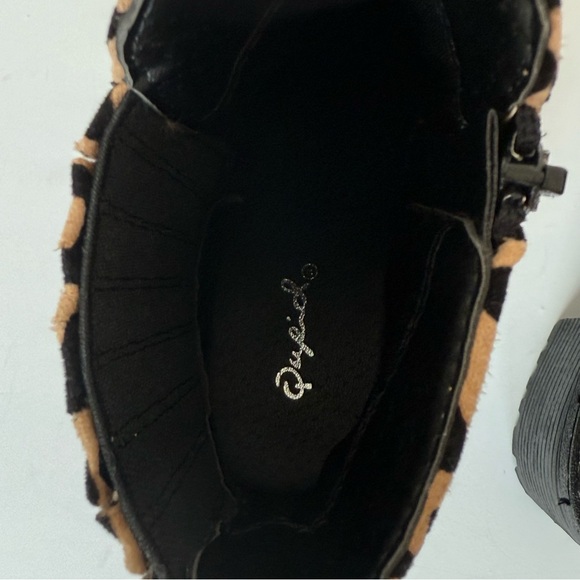 Qupid Leopard Print Ankle Boots • Size 6 • chunky Block Lug Heel • EUC - Picture 12 of 16